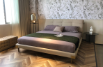 ⁦Golden Floating Bed 2038｜Russian Pine Frame｜Leather-PU Hybrid｜2 Sizes Stock​​⁩ - الصورة ⁦2⁩