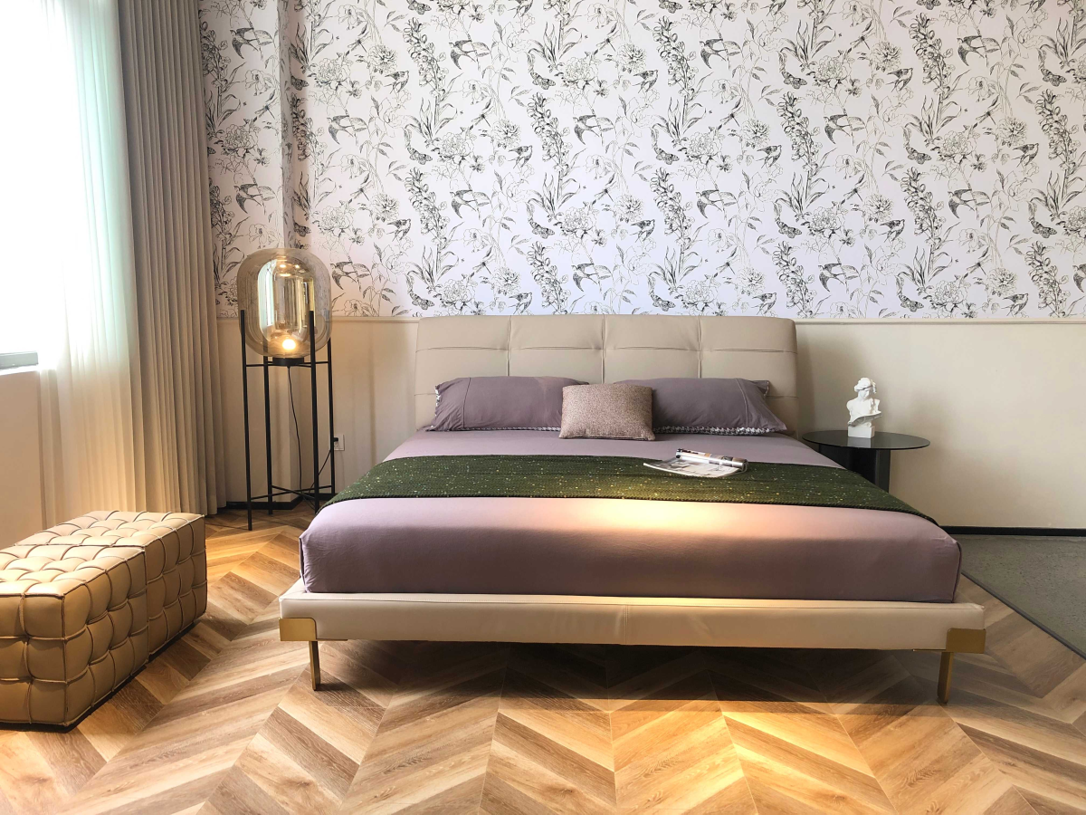 ⁦Golden Floating Bed 2038｜Russian Pine Frame｜Leather-PU Hybrid｜2 Sizes Stock​​⁩ - الصورة ⁦3⁩