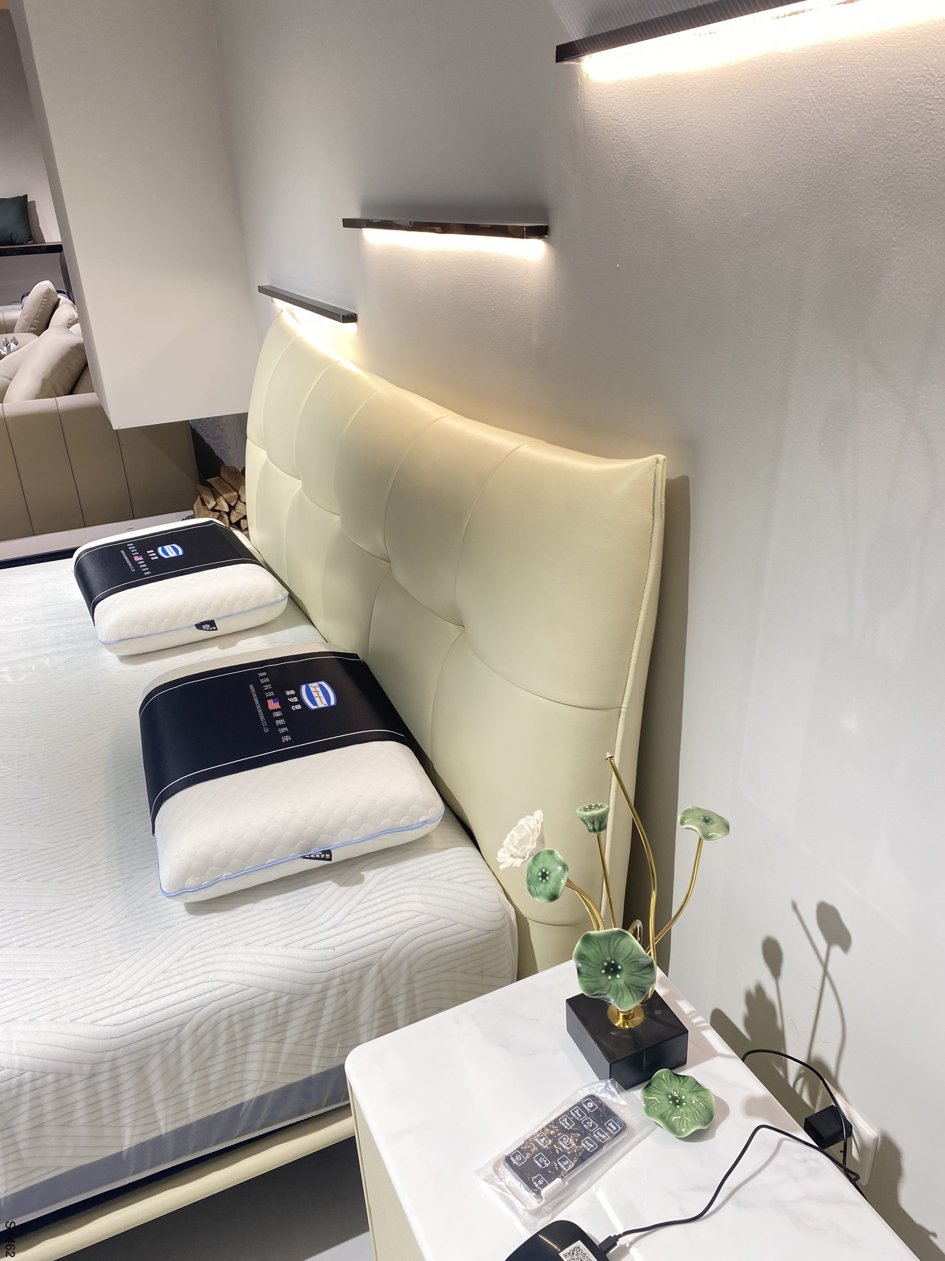 微信图片_2025-08-26_103947_507 Aluminum Floating Bed | Microfiber Leather/Top-Grain Cowhide + Russian Larch - Image 2