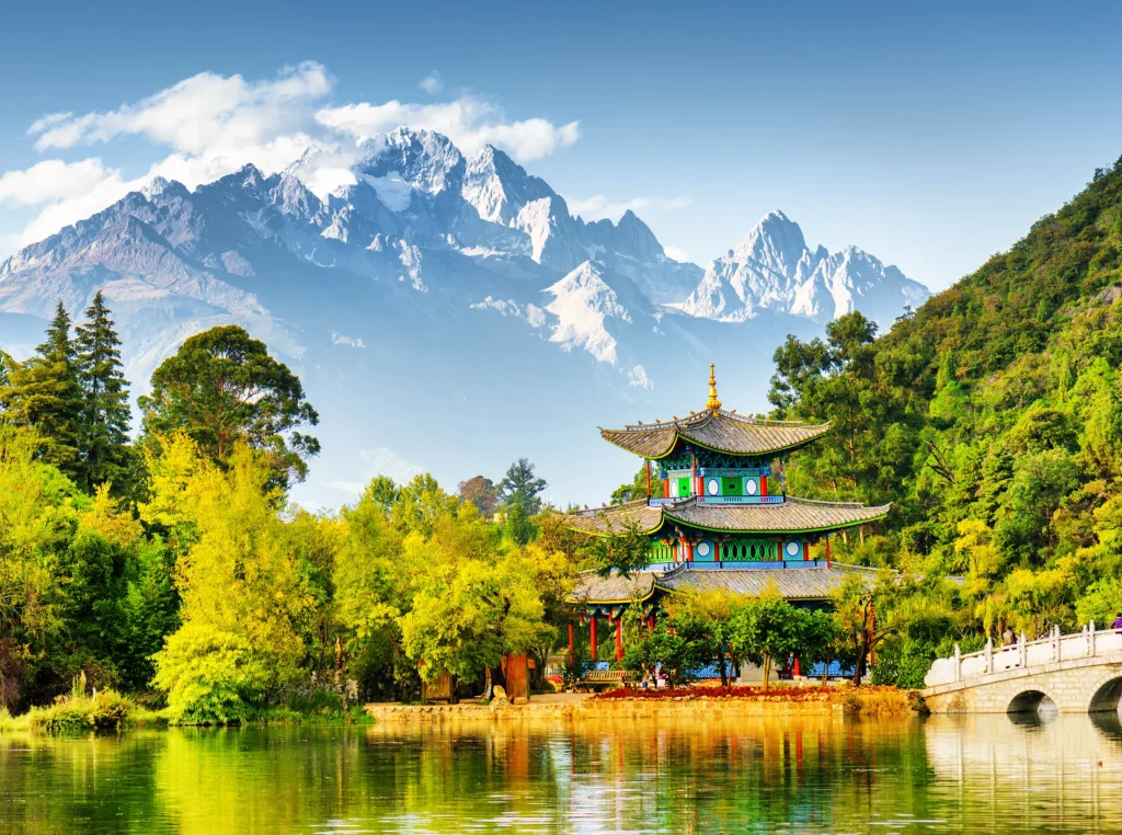 Ronda China mountain lake